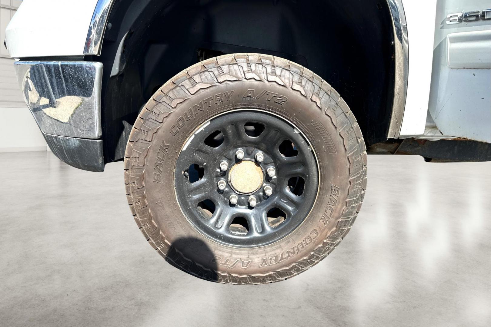 2011 White GMC Sierra 3500HD SLE Ext. Cab Long Box 4WD (1GT523CG7BZ) with an 6.0L V8 OHV 16V FFV engine, 6-Speed Automatic transmission, located at 767 S State Road, Pleasant Grove, UT, 84062, (801) 785-1058, 40.354839, -111.736687 - Photo#12