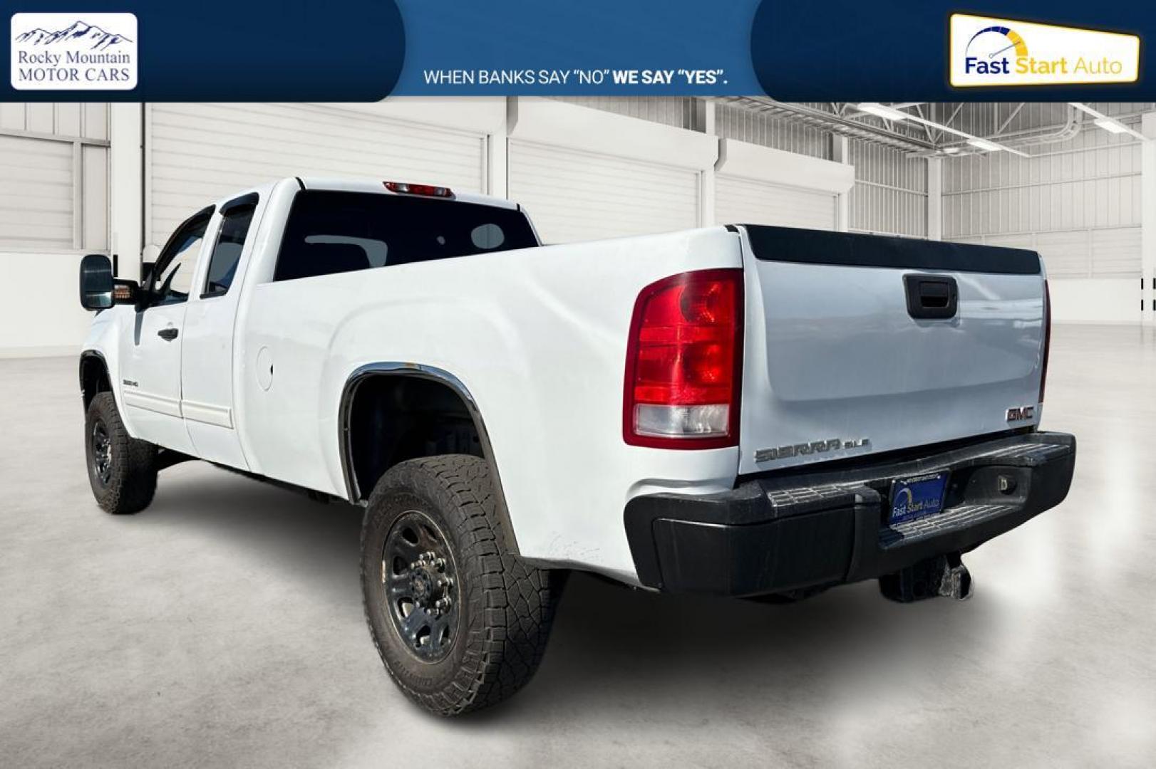 2011 White GMC Sierra 3500HD SLE Ext. Cab Long Box 4WD (1GT523CG7BZ) with an 6.0L V8 OHV 16V FFV engine, 6-Speed Automatic transmission, located at 767 S State Road, Pleasant Grove, UT, 84062, (801) 785-1058, 40.354839, -111.736687 - Photo#5