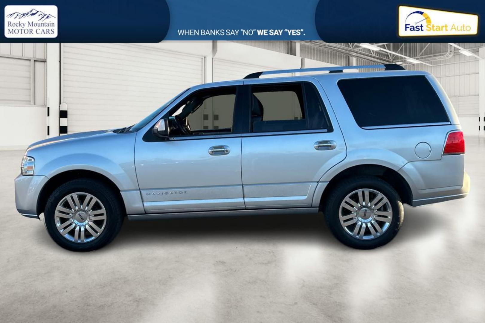 2012 Silver Lincoln Navigator 2WD (5LMJJ2H52CE) with an 5.4L V8 SOHC 24V engine, 6-Speed Automatic transmission, located at 767 S State Road, Pleasant Grove, UT, 84062, (801) 785-1058, 40.354839, -111.736687 - Photo#6