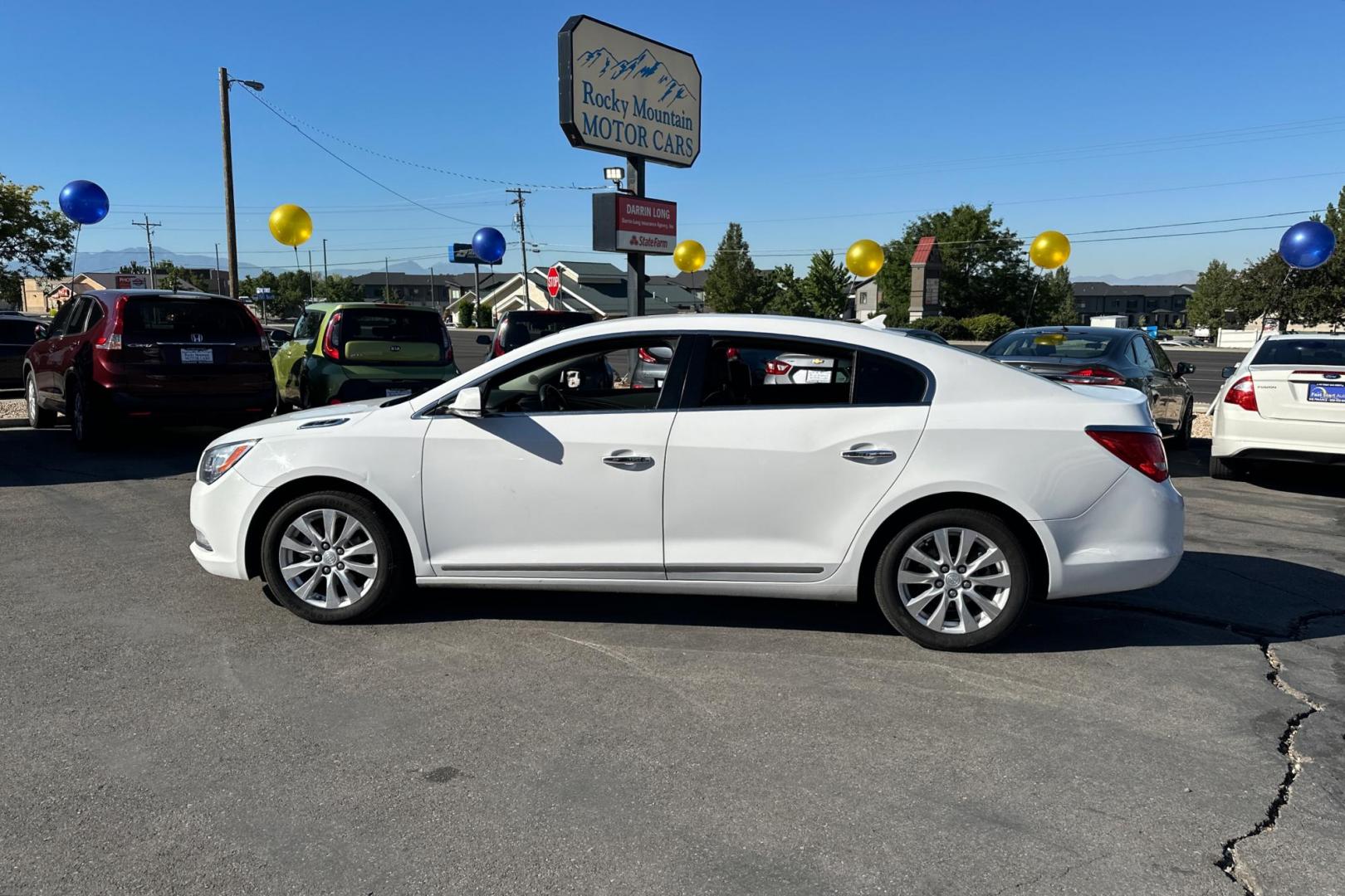 2014 White Buick LaCrosse Leather Package (1G4GB5GR0EF) with an 2.4L L4 DOHC 16V engine, 6-Speed Automatic transmission, located at 767 S State Road, Pleasant Grove, UT, 84062, (801) 785-1058, 40.354839, -111.736687 - Photo#5