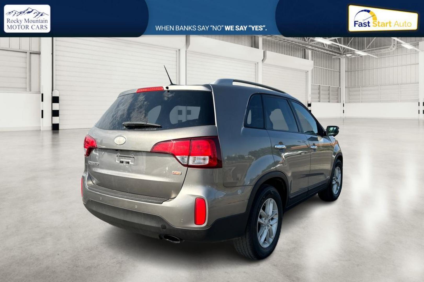 2014 Gray Kia Sorento LX AWD (5XYKTCA67EG) with an 2.4L L4 DOHC 16V engine, 6-Speed Automatic transmission, located at 7755 State Street, Midvale, UT, 84047, (801) 753-9063, 40.610329, -111.890656 - Photo#2