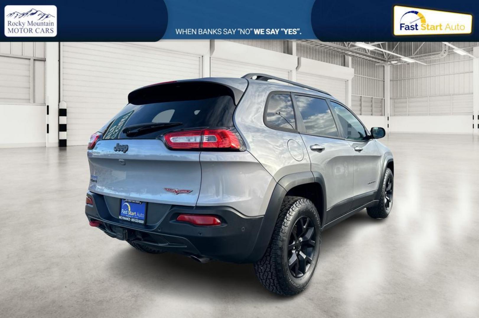 2015 Silver Jeep Cherokee Trailhawk 4WD (1C4PJMBS9FW) with an 3.2L V6 DOHC 24V engine, 9-Speed Automatic transmission, located at 7755 State Street, Midvale, UT, 84047, (801) 753-9063, 40.610329, -111.890656 - Photo#2