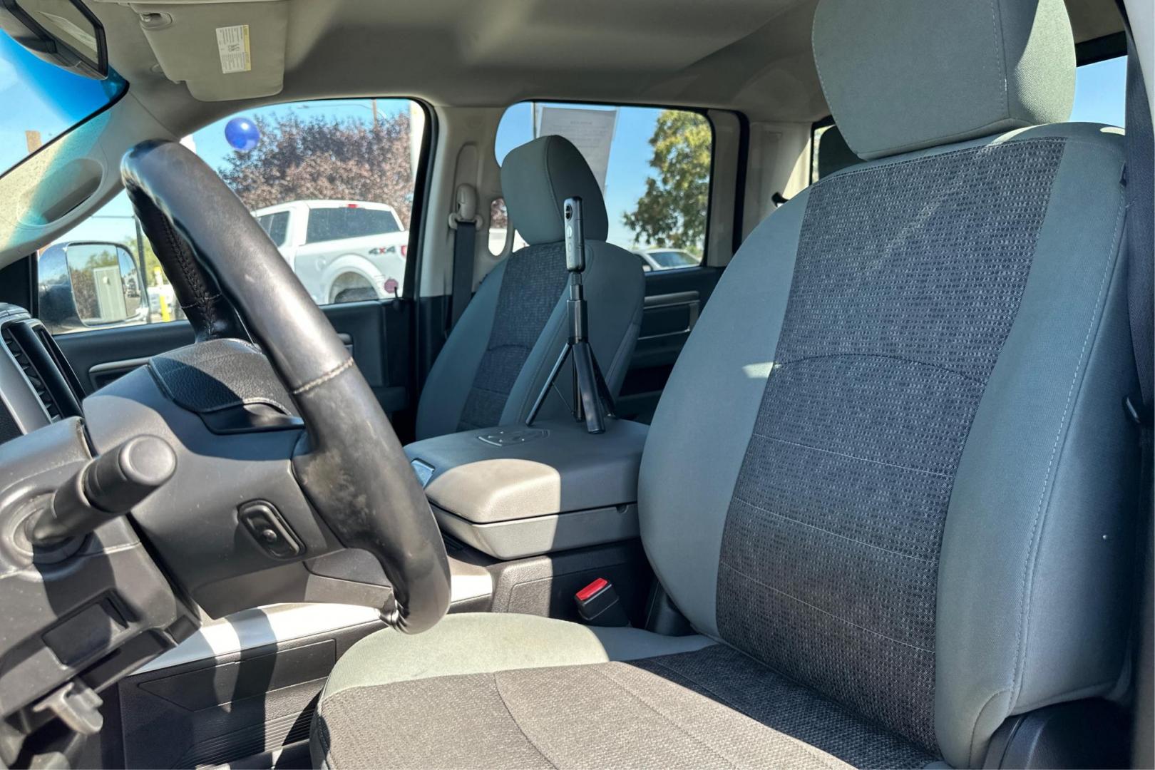 2015 Black RAM 1500 SLT Crew Cab LWB 4WD (1C6RR7TT6FS) with an 5.7L V8 OHV 16V engine, 6-Speed Automatic transmission, located at 344 S Washington Blvd, Ogden, UT, 84404, (801) 399-1799, 41.255482, -111.970848 - Photo#14