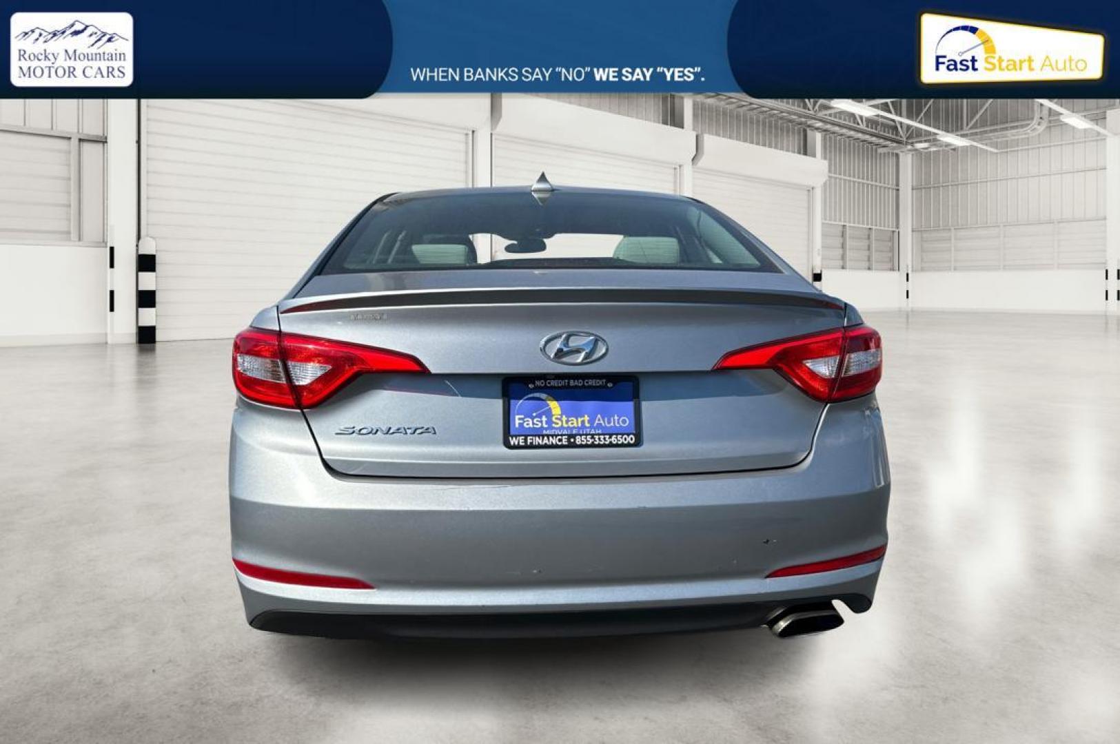 2016 Gray Hyundai Sonata SE (5NPE24AF0GH) with an 2.4L L4 DOHC 16V engine, 7A transmission, located at 7755 State Street, Midvale, UT, 84047, (801) 753-9063, 40.610329, -111.890656 - Photo#4