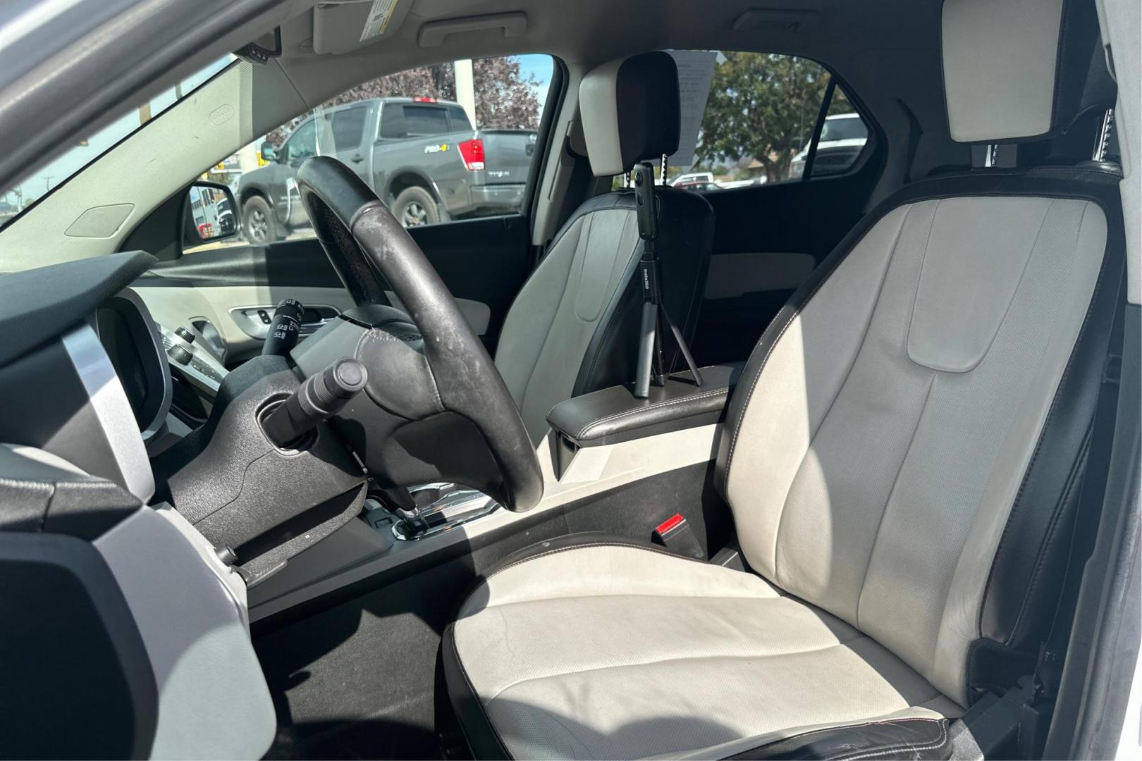 2017 White Chevrolet Equinox Premier AWD (2GNFLGEK3H6) with an 2.4L L4 DOHC 16V FFV engine, 6A transmission, located at 7755 State Street, Midvale, UT, 84047, (801) 753-9063, 40.610329, -111.890656 - Photo#14