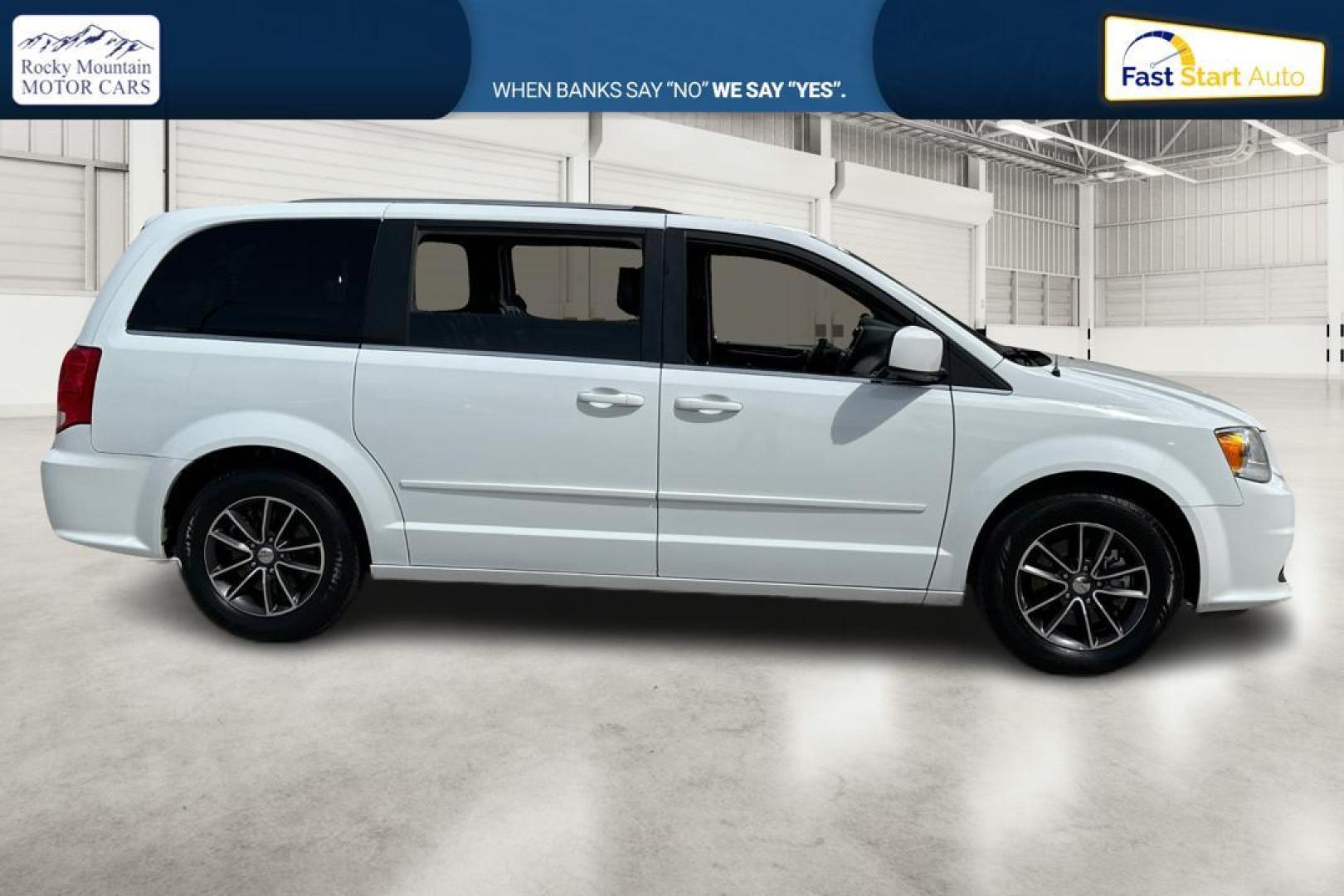 2017 White Dodge Grand Caravan SXT (2C4RDGCG6HR) with an 3.6L V6 DOHC 24V engine, 6A transmission, located at 7755 State Street, Midvale, UT, 84047, (801) 753-9063, 40.610329, -111.890656 - Photo#1