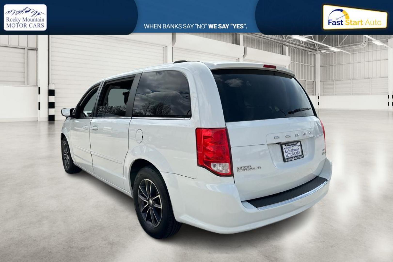 2017 White Dodge Grand Caravan SXT (2C4RDGCG6HR) with an 3.6L V6 DOHC 24V engine, 6A transmission, located at 7755 State Street, Midvale, UT, 84047, (801) 753-9063, 40.610329, -111.890656 - Photo#5