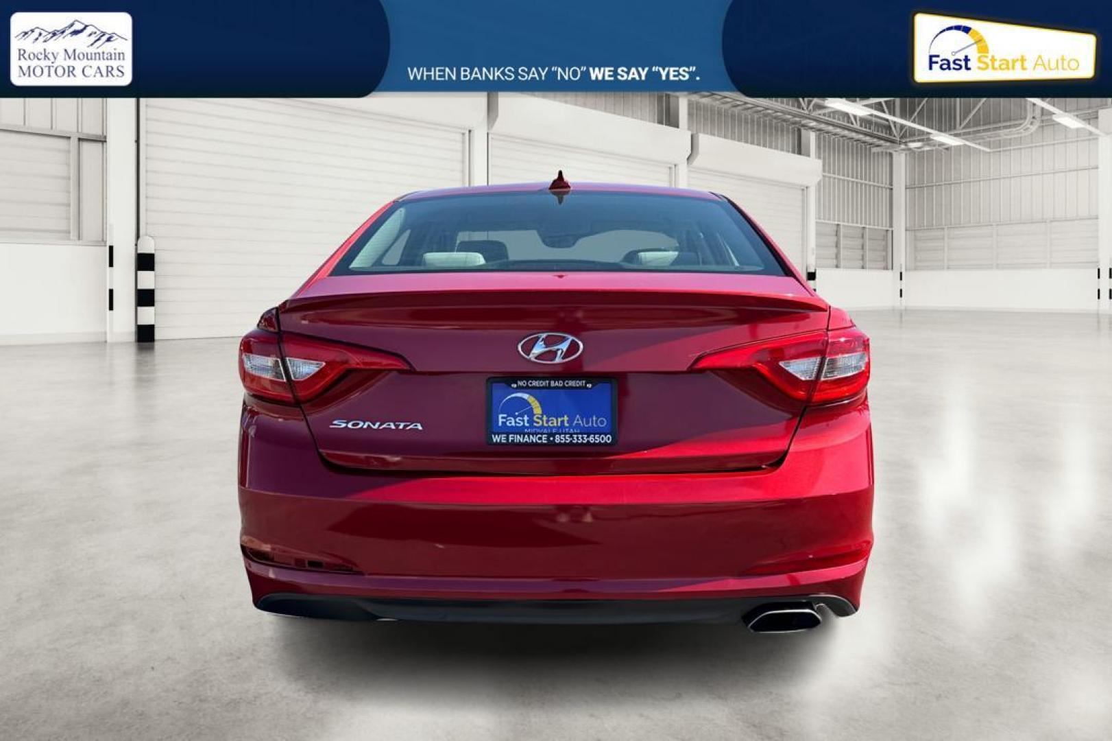 2017 Red Hyundai Sonata SE (5NPE24AF7HH) with an 2.4L L4 DOHC 16V engine, 7A transmission, located at 7755 State Street, Midvale, UT, 84047, (801) 753-9063, 40.610329, -111.890656 - Photo#4