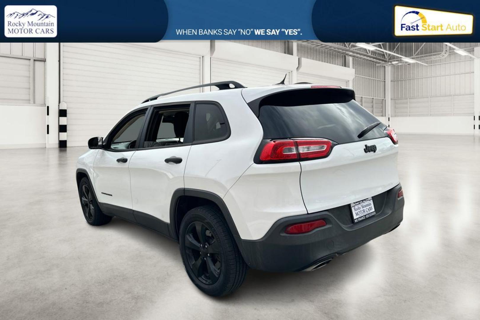 2017 White Jeep Cherokee Sport FWD (1C4PJLAS3HW) with an 3.2L V6 DOHC 24V engine, 9A transmission, located at 7755 State Street, Midvale, UT, 84047, (801) 753-9063, 40.610329, -111.890656 - Photo#5