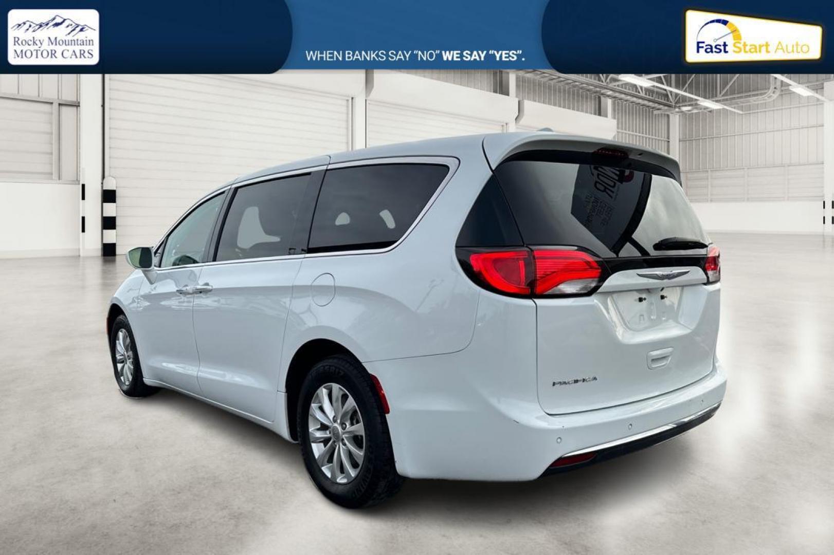 2018 White Chrysler Pacifica Touring Plus (2C4RC1FG5JR) with an 3.6L V6 DOHC 24V engine, 9A transmission, located at 7755 State Street, Midvale, UT, 84047, (801) 753-9063, 40.610329, -111.890656 - Photo#5