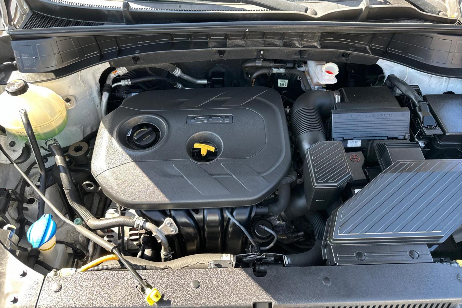 2018 White Hyundai Tucson SE (KM8J33A46JU) with an 2.0L L4 DOHC 16V engine, 6A transmission, located at 344 S Washington Blvd, Ogden, UT, 84404, (801) 399-1799, 41.255482, -111.970848 - Photo#10