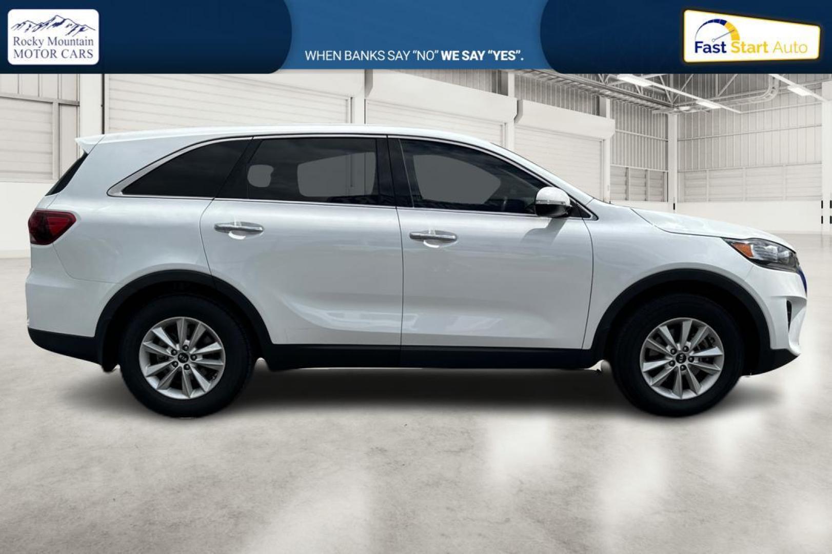 2019 White Kia Sorento LX 2WD (5XYPG4A32KG) with an 2.4L L4 DOHC 16V engine, 6A transmission, located at 767 S State Road, Pleasant Grove, UT, 84062, (801) 785-1058, 40.354839, -111.736687 - Photo#1