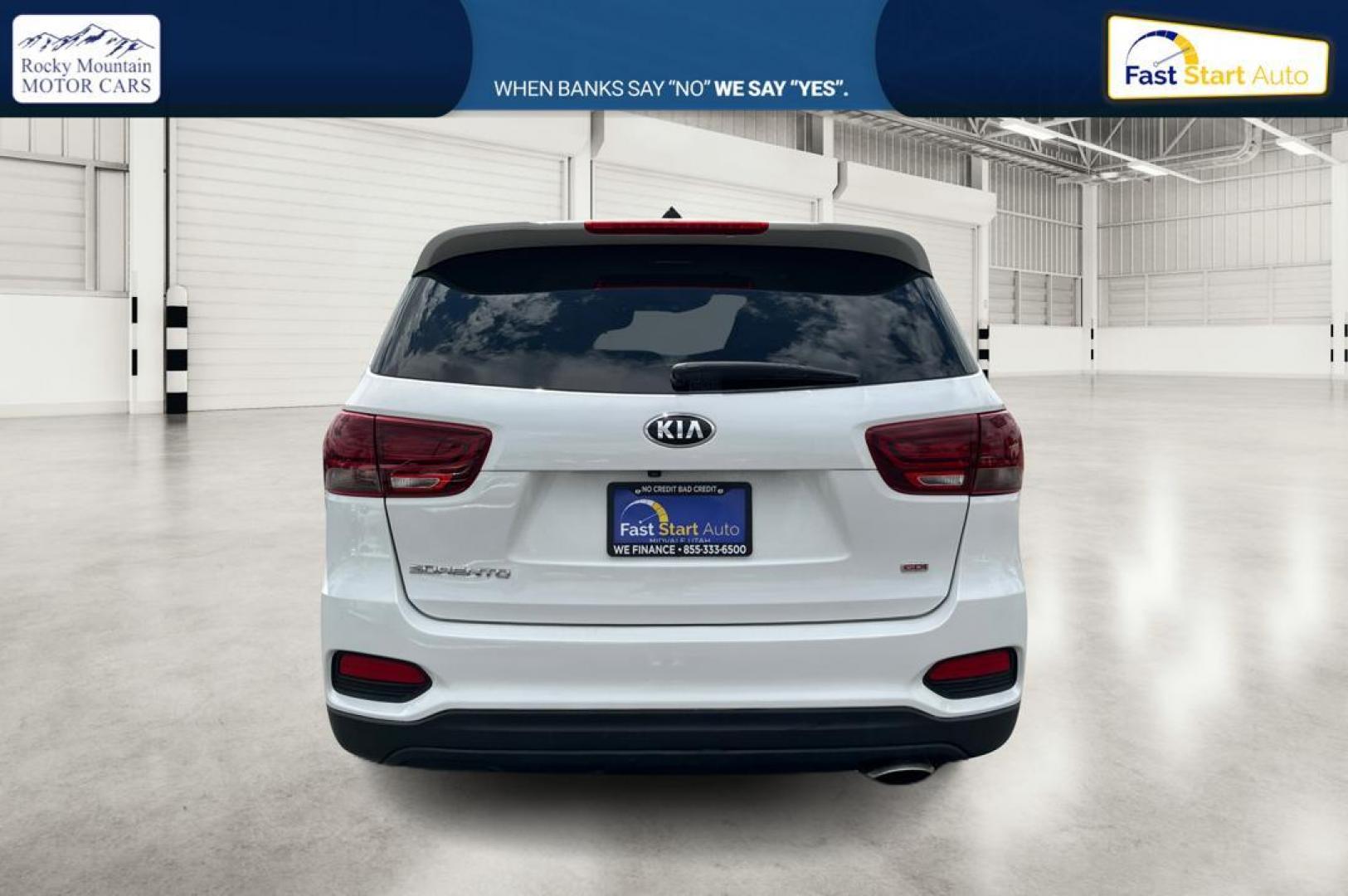 2019 White Kia Sorento LX 2WD (5XYPG4A32KG) with an 2.4L L4 DOHC 16V engine, 6A transmission, located at 767 S State Road, Pleasant Grove, UT, 84062, (801) 785-1058, 40.354839, -111.736687 - Photo#3