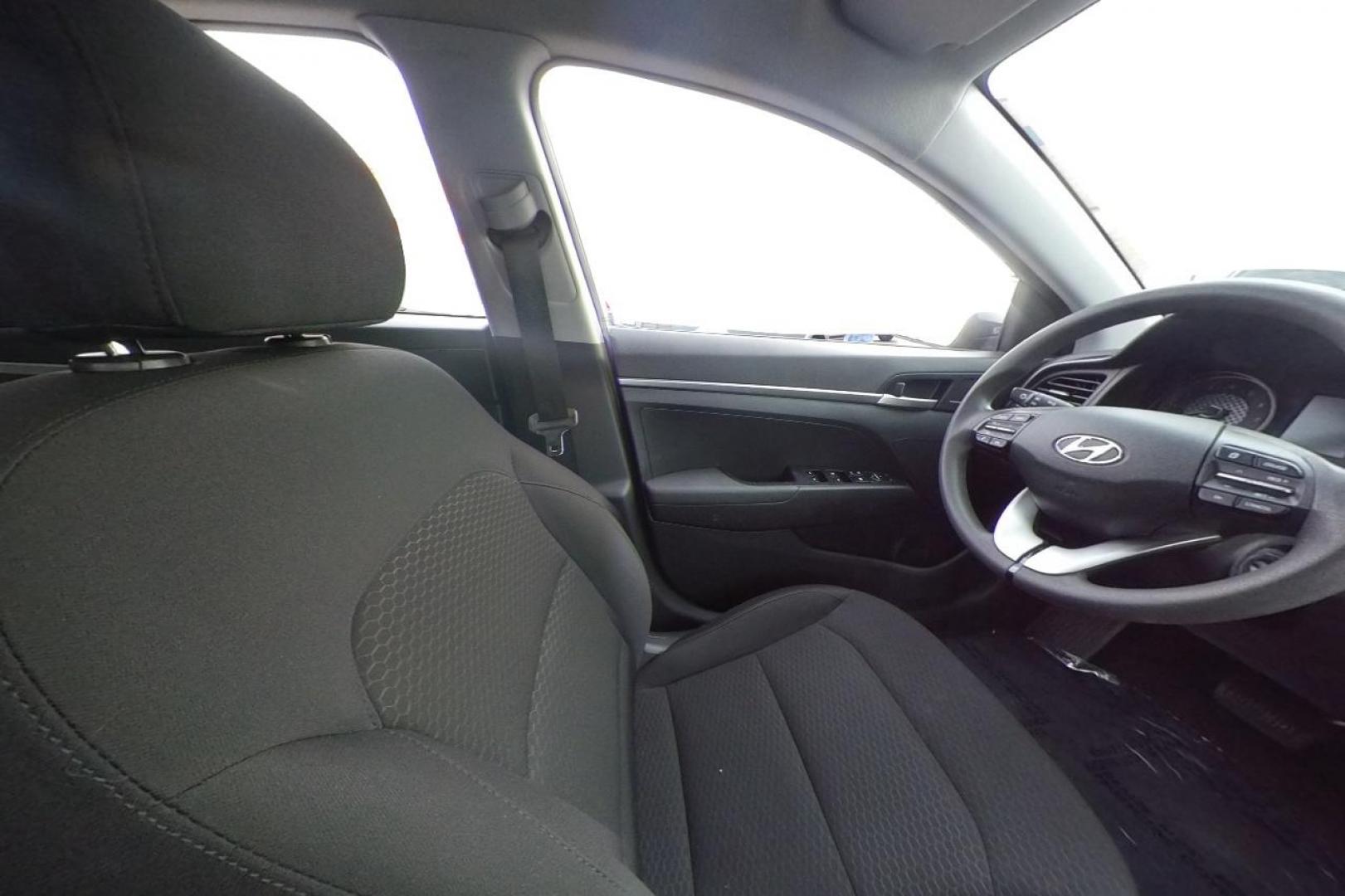 2020 Silver Hyundai Elantra SE 6AT (5NPD74LF8LH) with an 1.8L L4 DOHC 16V engine, 6A transmission, located at 7755 State Street, Midvale, UT, 84047, (801) 753-9063, 40.610329, -111.890656 - Photo#14